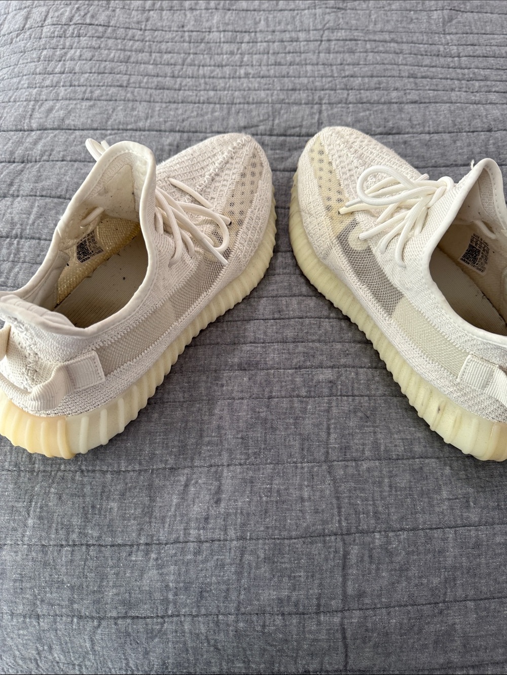 Yeezy Boost 350 V2 triple white Sneakers - Picture 3 of 6